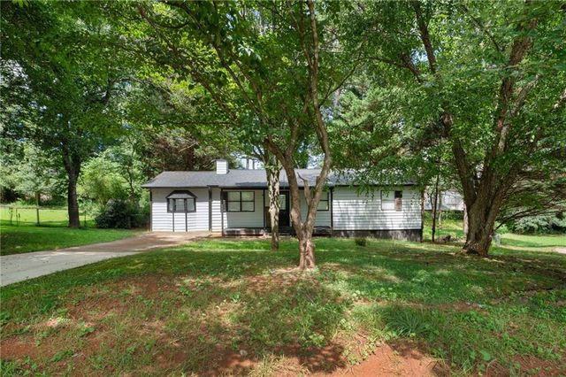 672 Lookout Court, Lawrenceville, GA 30043