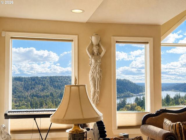 1964 HALL St, West Linn, OR 97068