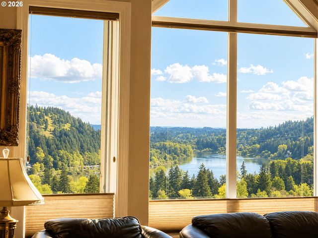 1964 HALL St, West Linn, OR 97068