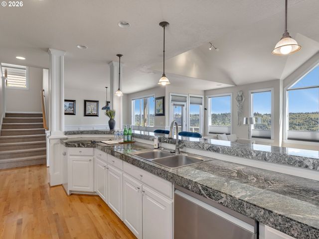 1964 HALL St, West Linn, OR 97068