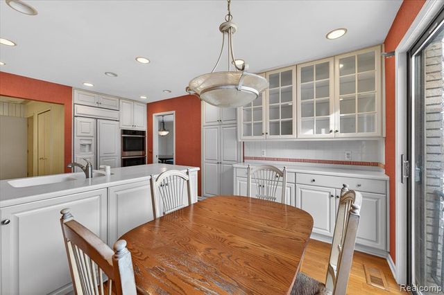 1193 Timberview Trail, Bloomfield Hills, MI 48304