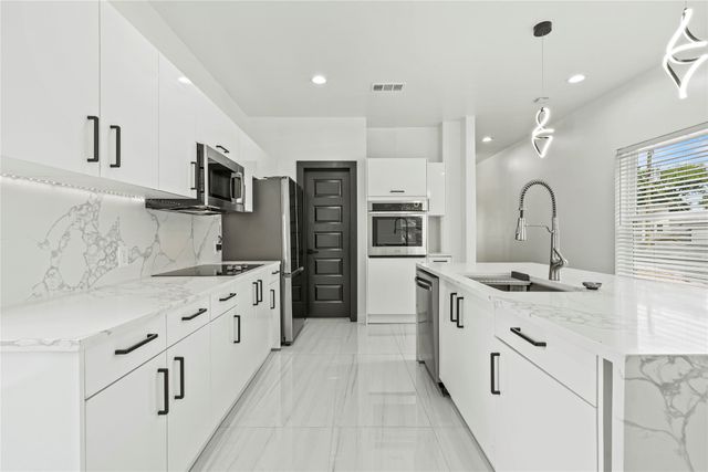2212 Anderson Street, Dallas, TX 75215