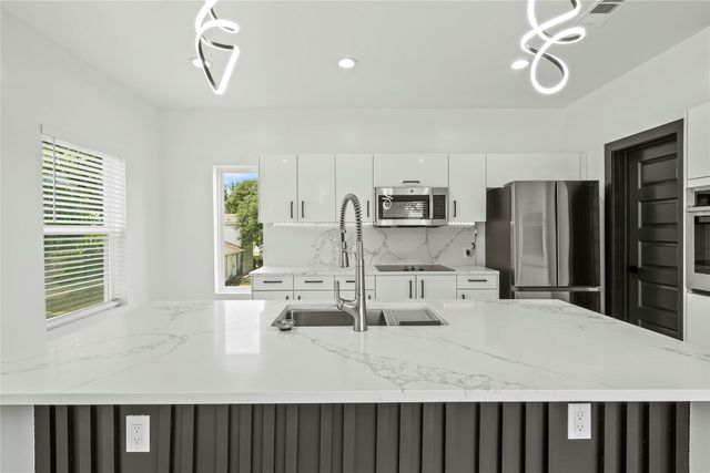 2212 Anderson Street, Dallas, TX 75215