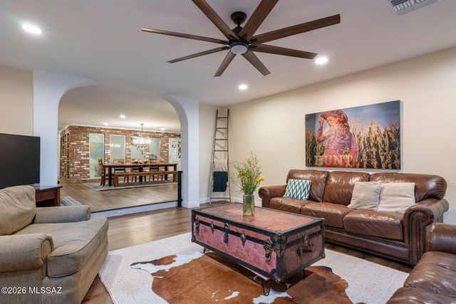 1947 N Soldier Trail, Tucson, AZ 85749
