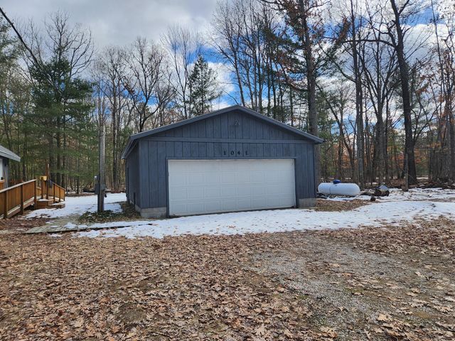 1041 Wolf Lake Drive, Peacock Twp, MI 49304