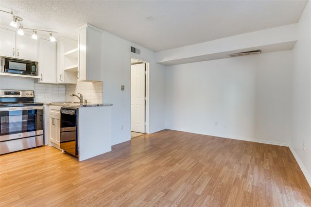 2300 Balsam Drive G302, Arlington, TX 76006