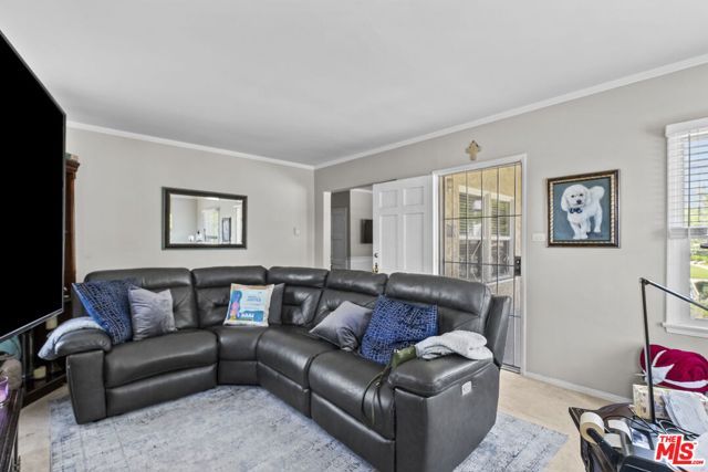 6111 S Fairfax Avenue, Los Angeles, CA 90056