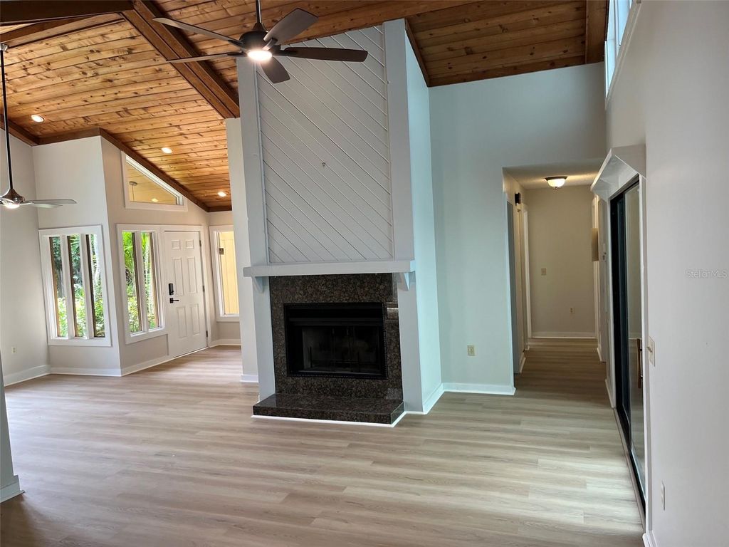 Image 3 of property listing at 7518 4TH AVENUE W, Bradenton, FL 34209