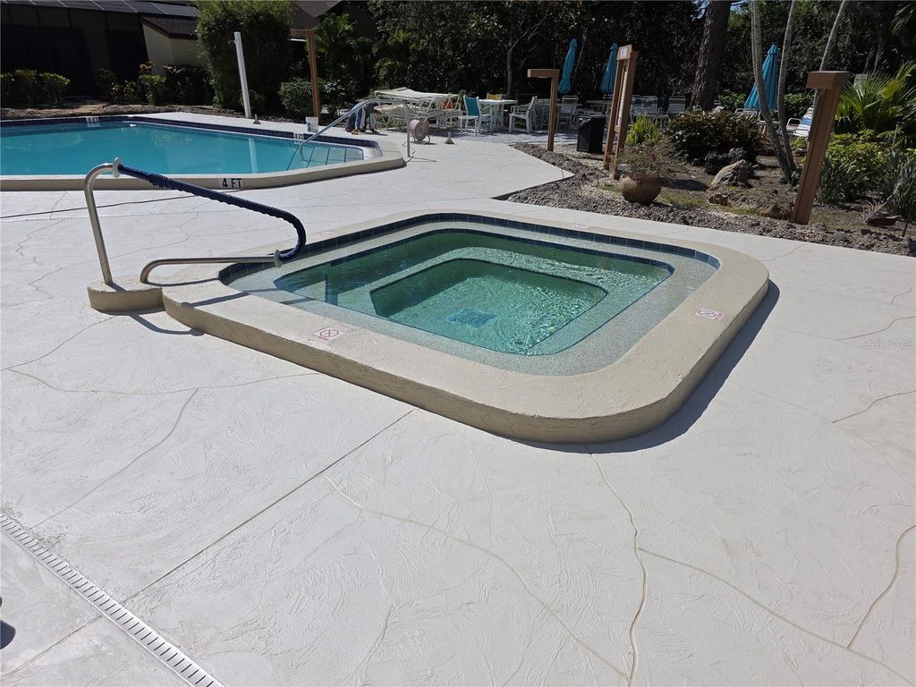Image 32 of property listing at 7518 4TH AVENUE W, Bradenton, FL 34209