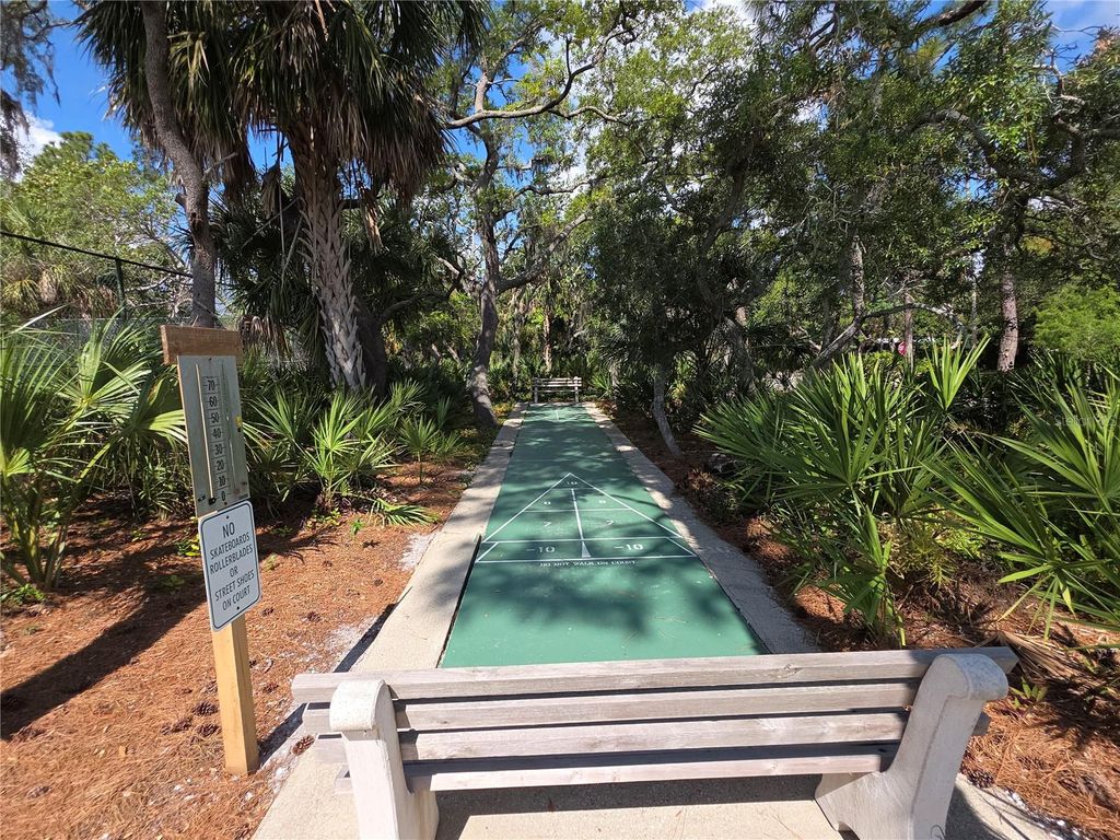 Image 34 of property listing at 7518 4TH AVENUE W, Bradenton, FL 34209