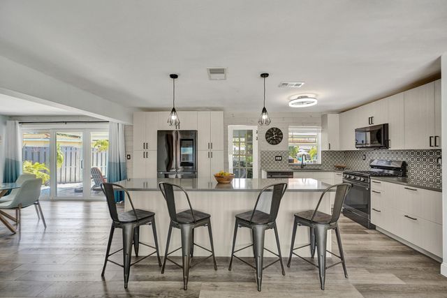 1221 SE 3rd Avenue, Pompano Beach, FL 33060