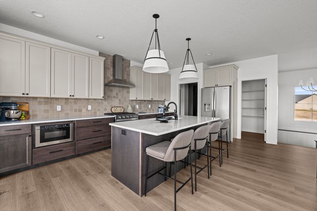 7123 Alvie Lane, Bettendorf, IA 52722