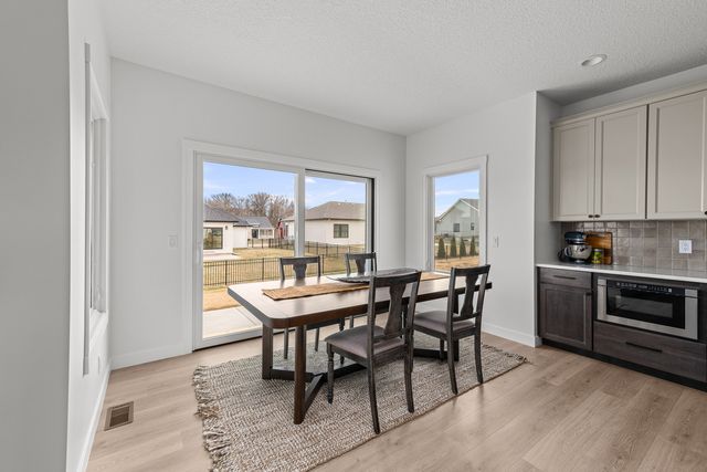 7123 Alvie Lane, Bettendorf, IA 52722