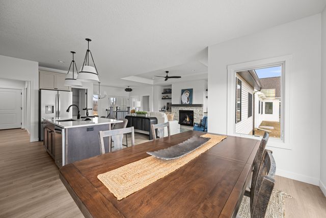 7123 Alvie Lane, Bettendorf, IA 52722