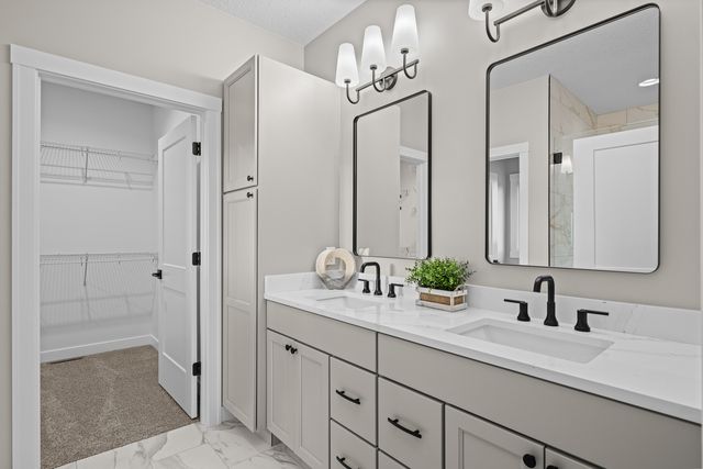 7123 Alvie Lane, Bettendorf, IA 52722