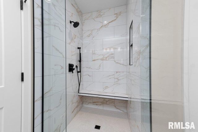 7123 Alvie Lane, Bettendorf, IA 52722