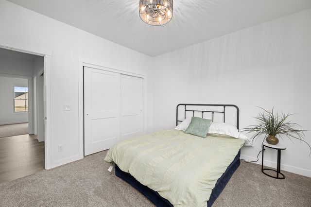 7123 Alvie Lane, Bettendorf, IA 52722