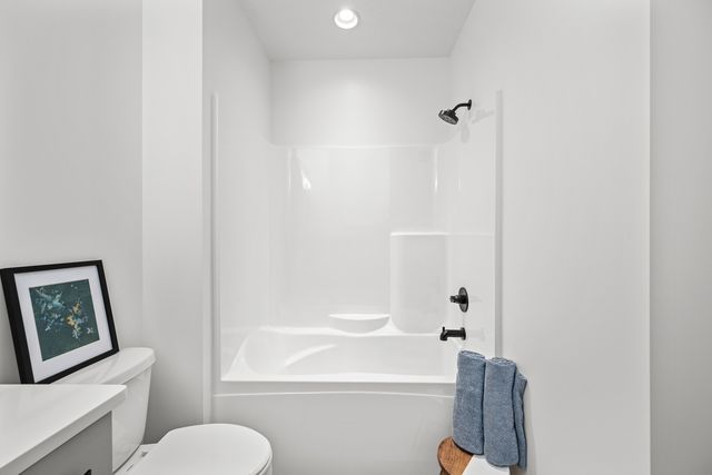 7123 Alvie Lane, Bettendorf, IA 52722