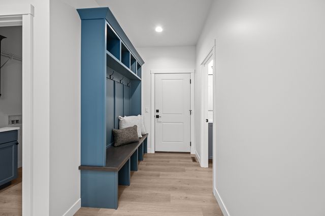 7123 Alvie Lane, Bettendorf, IA 52722