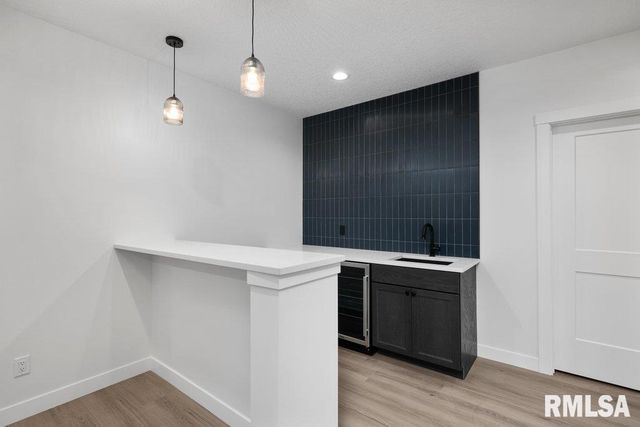 7123 Alvie Lane, Bettendorf, IA 52722