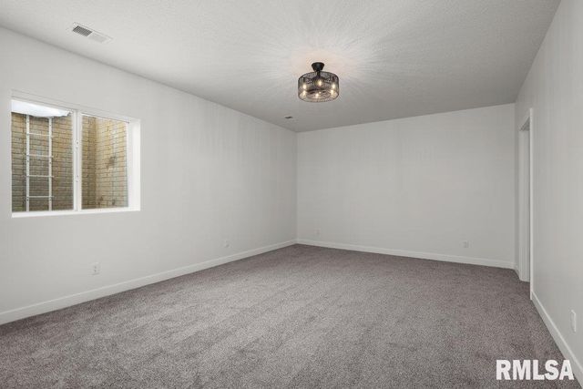 7123 Alvie Lane, Bettendorf, IA 52722