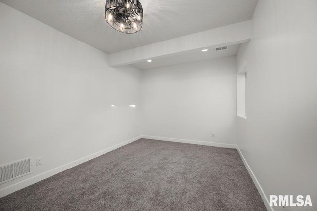 7123 Alvie Lane, Bettendorf, IA 52722