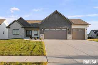 7123 Alvie Lane, Bettendorf, IA 52722