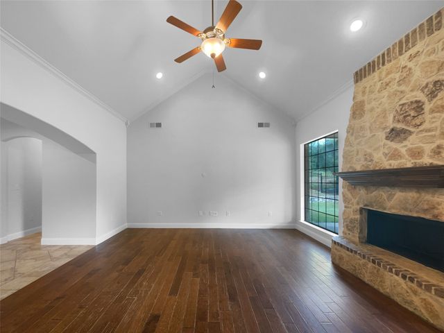 100 Horizon Circle, Azle, TX 76020