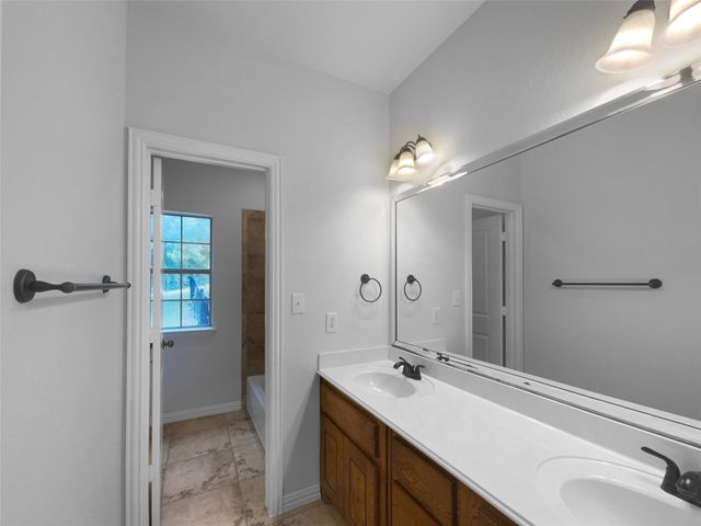 100 Horizon Circle, Azle, TX 76020