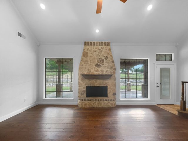 100 Horizon Circle, Azle, TX 76020