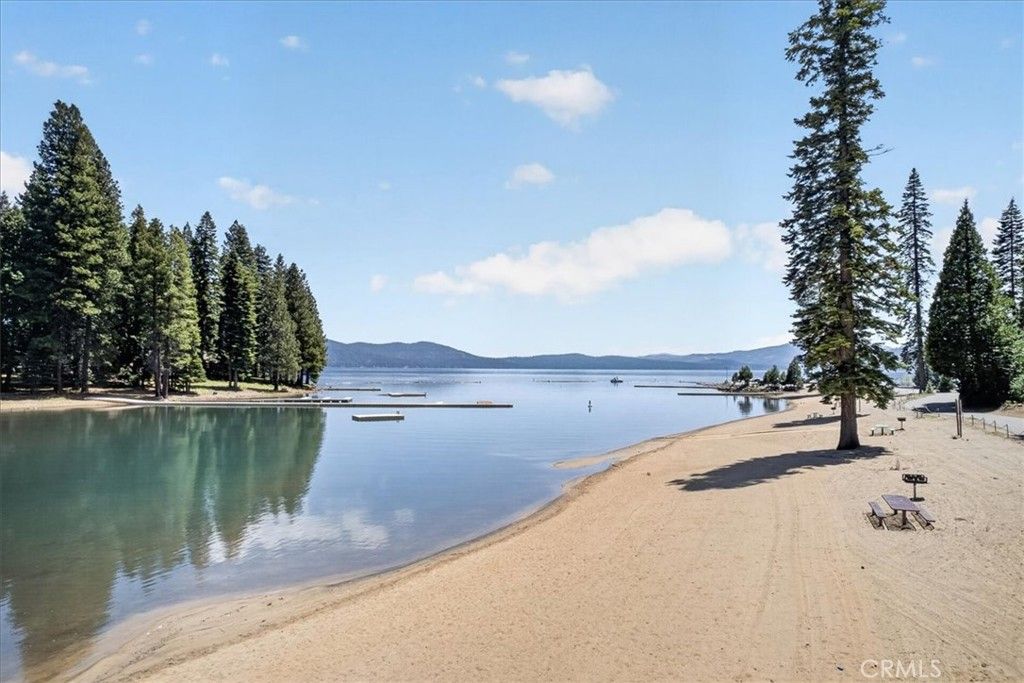 Image 4 of property listing at 915 Golf Club, Lake Almanor Peninsula, CA 96137
