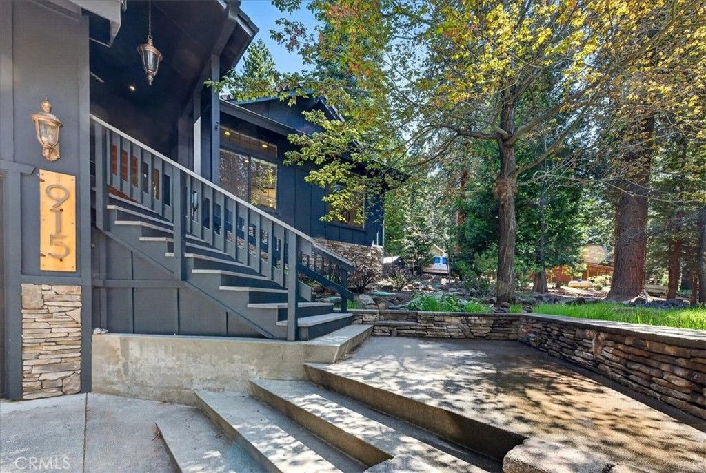 Image 6 of property listing at 915 Golf Club, Lake Almanor Peninsula, CA 96137