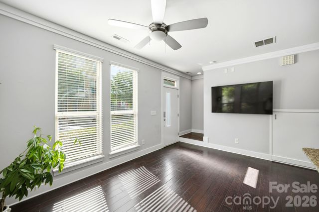 923 Warren Burgess Lane, Charlotte, NC 28205