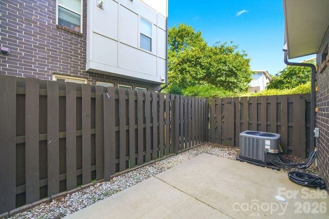 923 Warren Burgess Lane, Charlotte, NC 28205