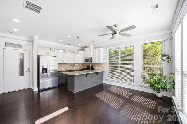 923 Warren Burgess Lane, Charlotte, NC 28205