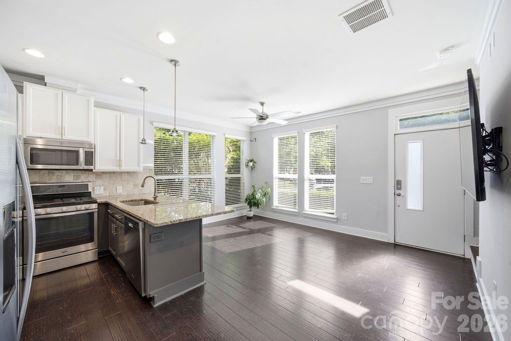 923 Warren Burgess Lane, Charlotte, NC 28205