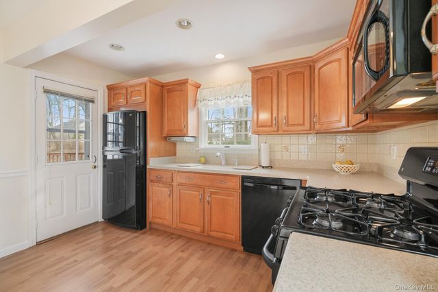 54 Douglas Court, Pearl River, NY 10965