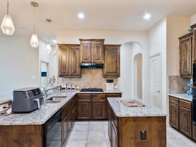 1114 Daventry Drive, Glenn Heights, TX 75154