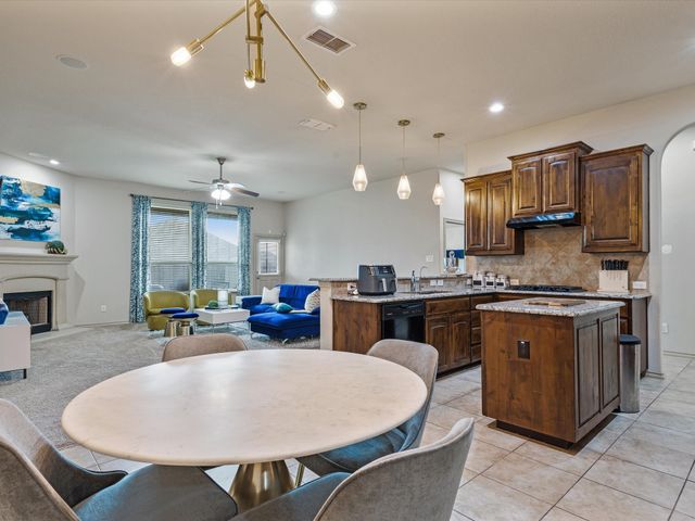 1114 Daventry Drive, Glenn Heights, TX 75154