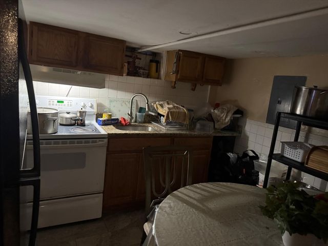 189 Pleasant St, Brockton, MA 02301