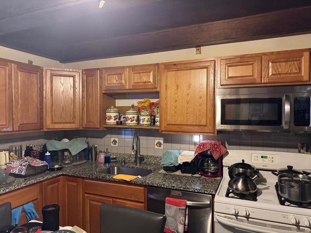 189 Pleasant St, Brockton, MA 02301