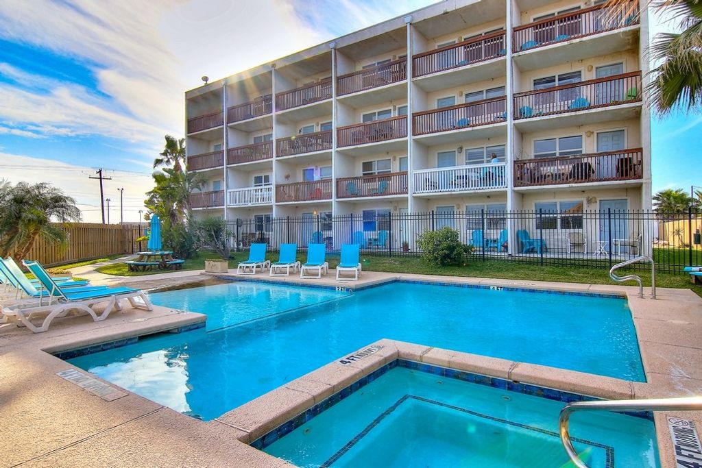 407 Beach Ave 115, Port Aransas, TX 78373 — photo 2