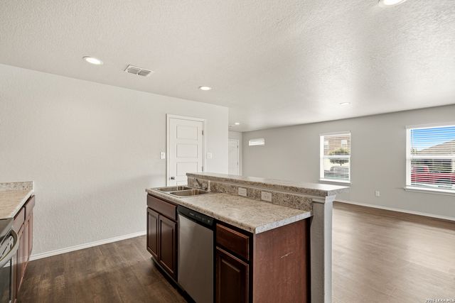 7610 Twin Pine, Converse, TX 78109