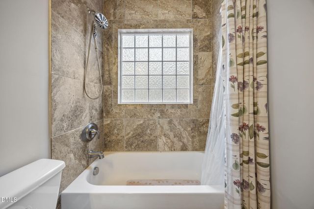 226 Lakeview Drive, Spring Lake, NC 28390