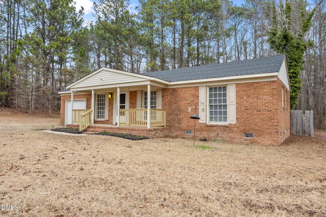 226 Lakeview Drive, Spring Lake, NC 28390