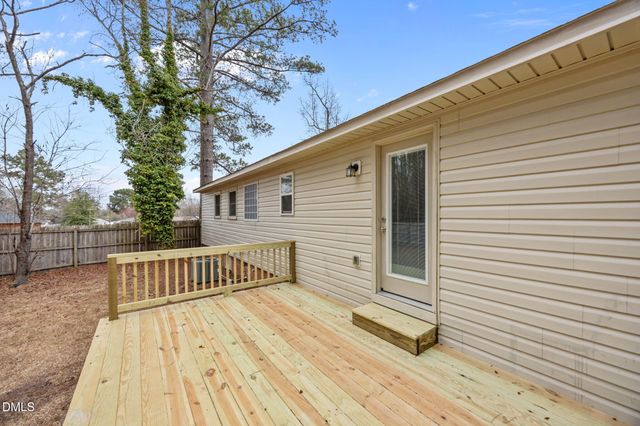 226 Lakeview Drive, Spring Lake, NC 28390