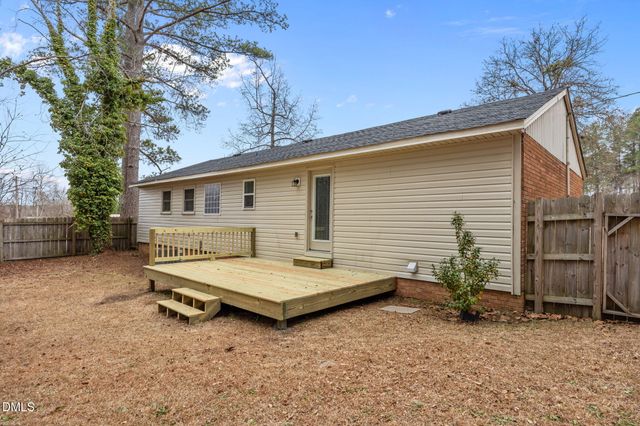 226 Lakeview Drive, Spring Lake, NC 28390