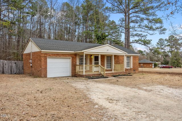 226 Lakeview Drive, Spring Lake, NC 28390