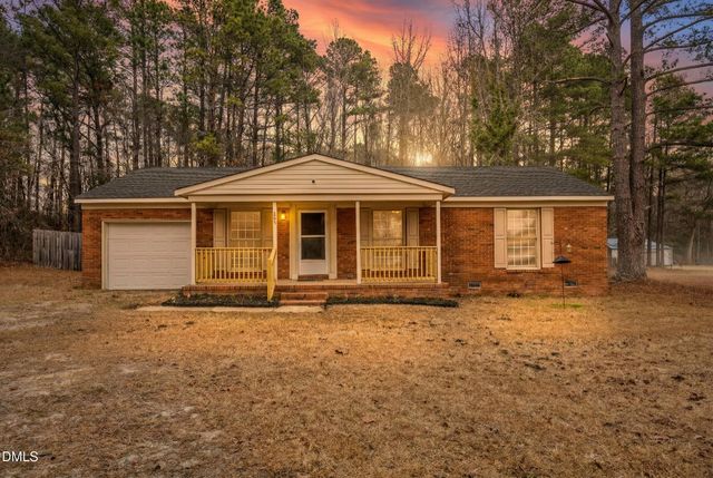 226 Lakeview Drive, Spring Lake, NC 28390