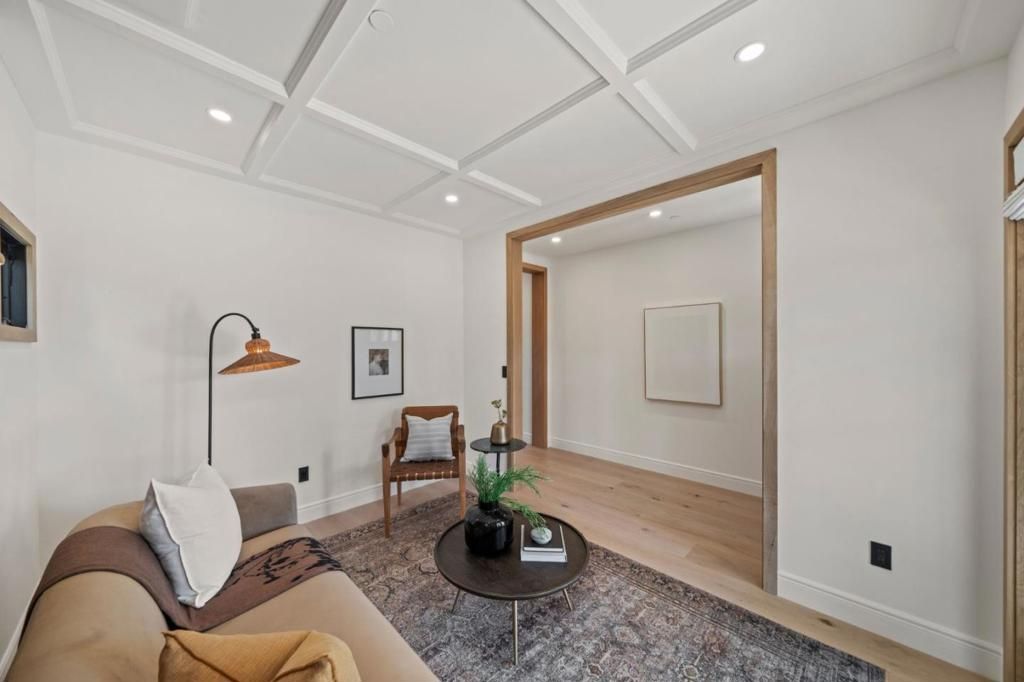 Image 10 of property listing at 1548 Cypress Avenue, Burlingame, CA 94010